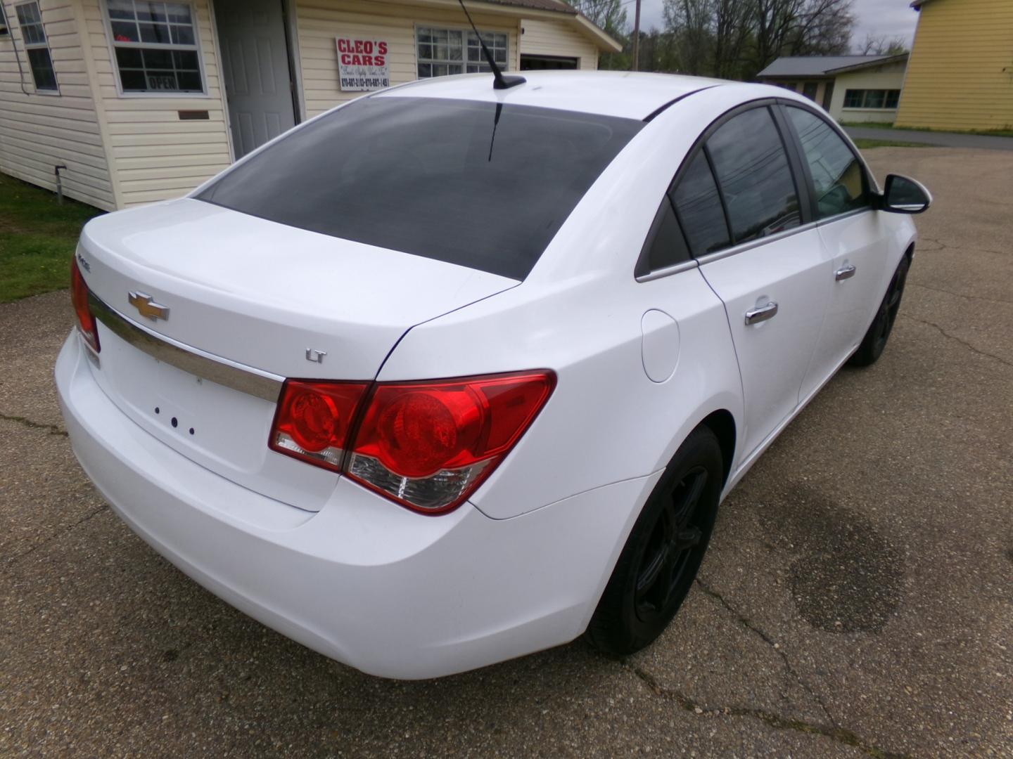 2014 White /Gray Chevrolet Cruze SE (1G1PC5SB0E7) with an 1.4L Turbo engine, automatic transmission, located at 401 First NE, Bearden, AR, 71720, (870) 687-3414, 33.726528, -92.611519 - Photo#14